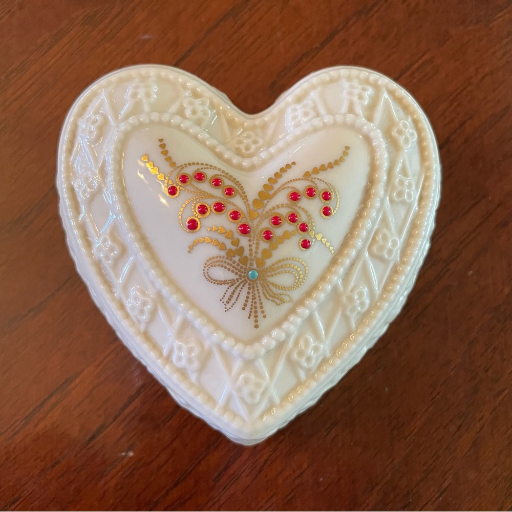 Vintage 1994 Lenox China Treasures Collection Porcelain Heart Paperweight